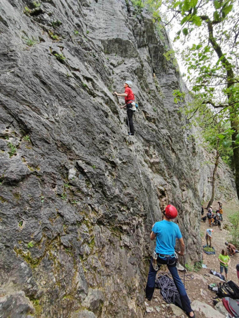 Initiation Falaise : Une Première Expérience pour Briller