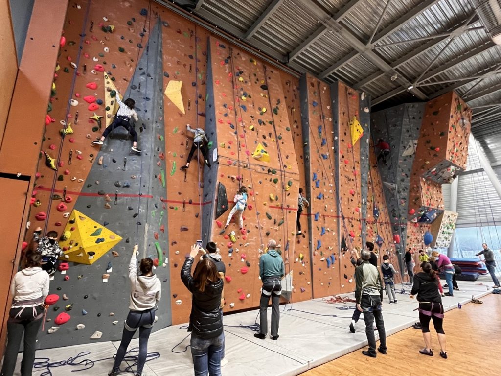 pratique libre escalade Fontaine en salle