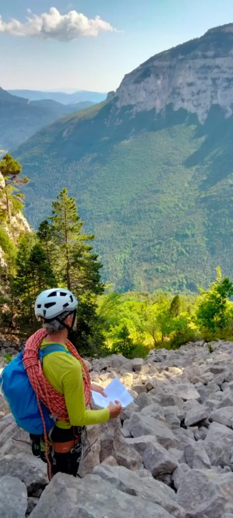 Grimpeur en voie traditionnelle aux aiguilles de Bénevise