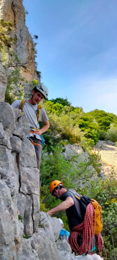 Grimpeur en voie traditionnelle aux aiguilles de Bénevise