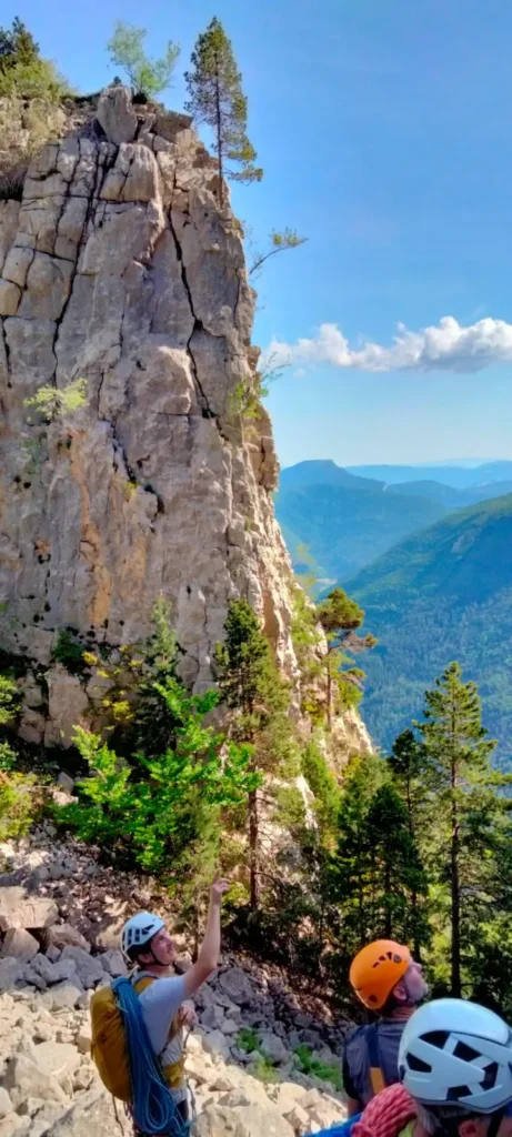 Grimpeur en voie traditionnelle aux aiguilles de Bénevise