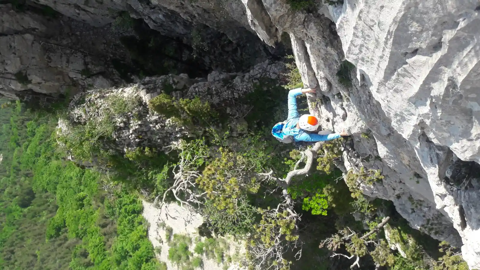 Grimpeur en voie traditionnelle aux aiguilles de Bénevise